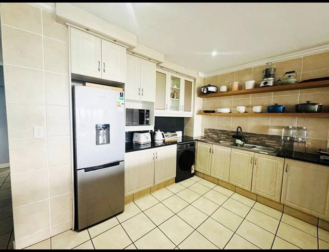 3 BEDROOM APARTMENT FOR SALE IN BLYTHEDALE